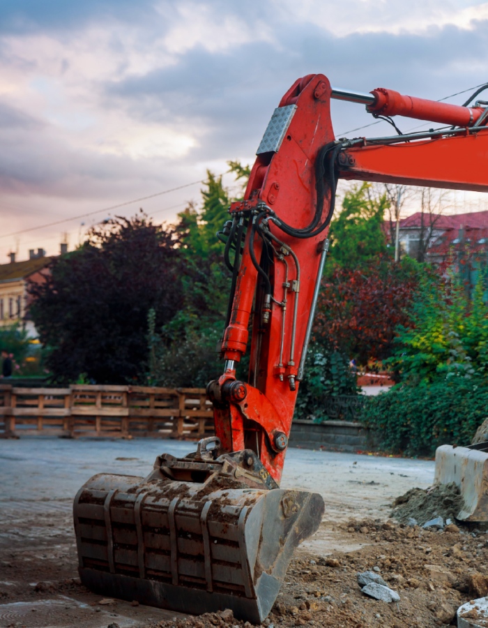 Engin de chantier réalisant des travaux de terrassement sur terrain préparé